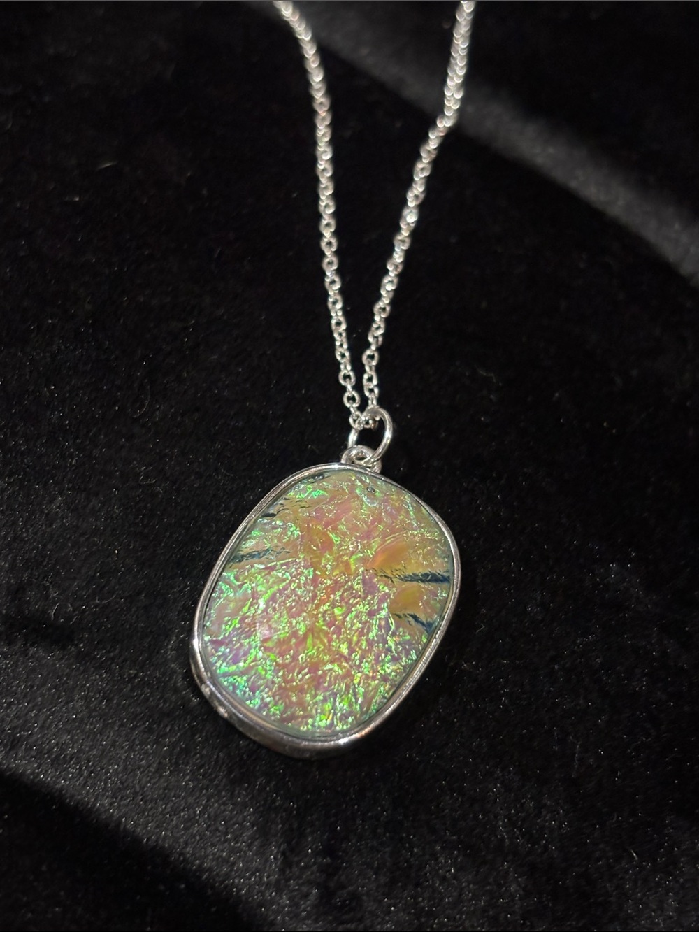 KB opalescent pendant necklace silver tone simple statement necklace 16”